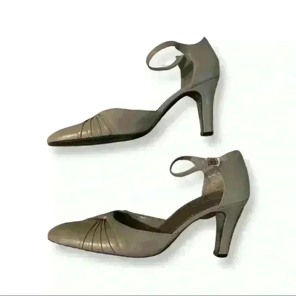 Covington Heels - Picture 1 of 6